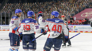 Weil das Team der Adler an diesem Montag eine Auffrischungsimpfung gegen das Coronavirus erhält, findet das morgige Spiel gegen Nürnberg nicht statt.