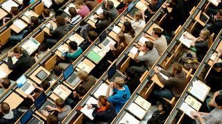 2G-Kontrollen für die Präsenzlehre kosten Universitäten im Südwesten viel Geld.