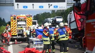 Die Bergung von durch Unfälle schwerverletzten oder verstorbenen Lkw-Fahrern belastet auch die Einsatzkräfte vor Ort.