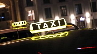 Anrufen, anmelden und dann erst einsteigen: Ab Mitte Januar ändern sich die Regeln für eine Fahrt mit dem Frauennachttaxi in Mannheim.