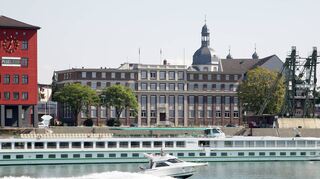 Über 700 solcher Flusskreuzfahrtschiffe legen, wie hier am Rheinkai, jährlich an – aber nur wenige Passagiere steigen in Mannheim aus.