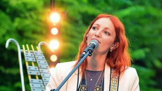 Sang im Sommer 2021 im Luisenpark: Alex Mayr.