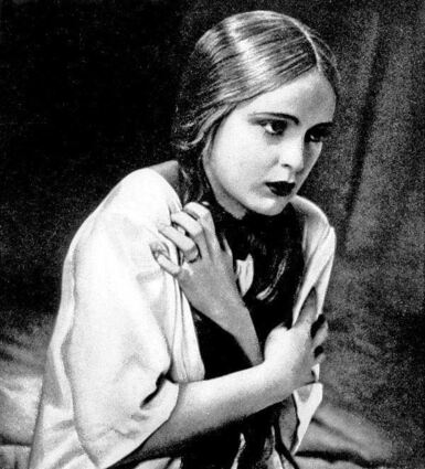 Die Schauspielerin Camilla Horn als Gretchen in einer Szene der Faust-Verfilmung von 1926.