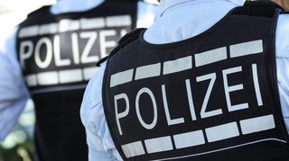 An einem Dienstagmorgen Ende Oktober 2021 finden Polizisten eine 41-Jährige tot in ihrer Wohnung. Schon am Tatort steht fest: Die Frau wurde getötet.