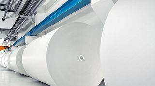 Blick in die Papierfabrik Palm in Aalen. Palm gehört nach eigenen Angaben zu den vier verbliebenen großen Herstellern von Zeitungspapier in Europa.