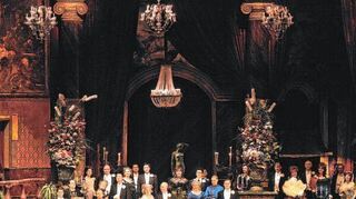 Beim Publikum sehr beliebte Pracht: Das Bühnenbild der „Fledermaus“ hat der Wagner-Verband gerettet – jetzt finanziert er eine neue „Holländer“-Deko.