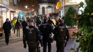 Wie überall in der Region gehen auch in Bensheim Impfgegner und Corona-Protestler auf die Straße.