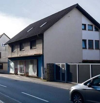 An dieser Wand soll eine Werbetafel angebracht werden. Der Kreis signalisierte Zustimmung, der Ausschuss in Hirschberg lehnte hingegen ab.