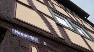 Das Haus der jüdischen Familie Schriesheimer in der Leutershausener Hauptstraße 1, nach „Arisierung“ 1937 als Horst-Wessel-Haus Sitz der örtlichen Nazi-Partei.