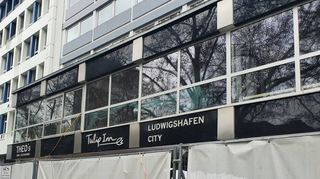 Das Hotel Tulip Inn am Ludwigsplatz wird nach wie vor renoviert. Eigentlich sollten die Arbeiten zum Jahresende 2021 abgeschlossen sein.
