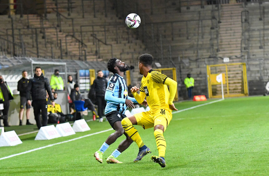 SV Waldhof unterliegt Borussia Dortmund II SV Waldhof unterliegt Borussia Dortmund II