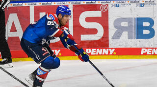 Adler-Ass David Wolf glänzte beim Heimerfolg über die Eisbären aus Berlin als Vorbereiter.
