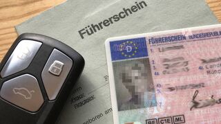 Der alte Lappen hat ausgedient: Seit diesem Mittwoch müssen die Bürgerinnen und Bürger der Jahrgänge 1953 bis 1958 ihre Führerscheine umgetauscht haben.