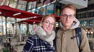 Pflegen ihre sozialen Kontakte: Tim Hassler und Katharina Franz.
