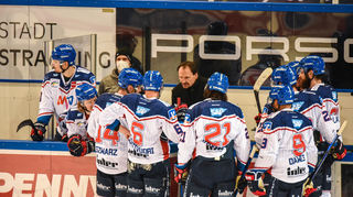 14 Akteure aus der Mannschaft sowie dem Trainer- und Betreuerstab der Adler Mannheim wurden bei den routinemäßigen Testungen am Montag positiv auf das Coronavirus getestet.