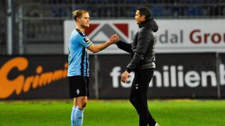 Der Trainer und sein Kapitän: SVW-Coach Patrick Glöckner (r.) mit Publikumsliebling Marcel Seegert.
