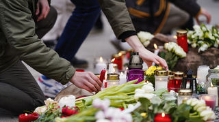 Vor Ort wurden Kerzen in Gedenken an das Opfer aufgestellt.