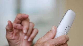 Betrüger versuchen oft per Telefon bei Seniorinnen und Senioren ihr Glück.