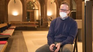 Ronald Givens ist mitunter verzweifelt, weil er mappenweise Austritte erhält. Das Bild entstand in St. Aposteln.