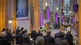 Eine große Trauergemeinde hat der Opfer zu gedacht.