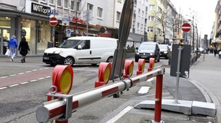 Die Schranke in der Fressgasse soll wieder geschlossen werden.