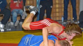 <p>Christopher Engelmayer (rotes Trikot) steuerte einen Sieg für das RSL Sandhofen-Lampertheim bei.</p>