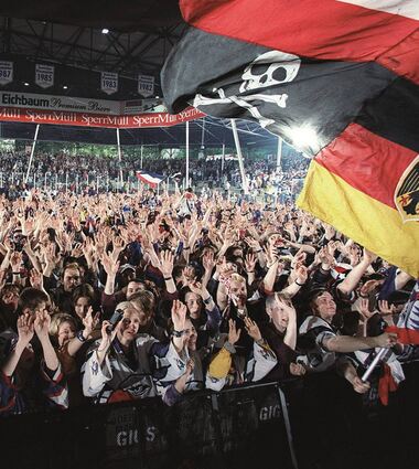 Drei Meisterschaften in drei Jahren: Ende der 1990er Jahre, als die die Adler Mannheim ihre sportlich erfolgreichste Zeit in der Deutschen Eishockey Liga erlebten, war der Friedrichspark ein Party-Tempel.