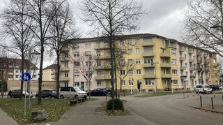 Diese Häuser aus der Nachkriegszeit müssen dafür weichen. Links davon, an der Meerwiesenstraße, wurden schon drei Häuser abgerissen.