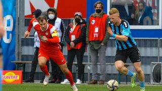 Intensive Derby-Zweikämpfe: Waldhofs Dominik Martinovic (rechts) gegen Kaiserslauterns Kapitän Hendrick Zuck.