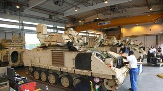 2015 gestattete die US-Armee der Presse zuletzt einen Blick in die eigens eingerichteten Werkstätten zur Wartung von Panzern und Fahrzeugen.