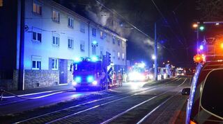 Die Feuerwehr Mannheim bei einem Großeinsatz in der Neckarstadt-West.