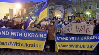 In Mannheim kamen zuletzt Hunderte Menschen unter anderem auf dem Toulonplatz zusammen, um gegen den Krieg in der Ukraine zu demonstrieren.