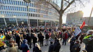 In Ludwigshafen versammelten sich die Teilnehmer auf dem Berliner Platz, um über die Konrad-Adenauer-Brücke nach Mannheim zu ziehen.<br />