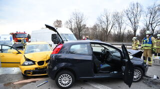 Vier Fahrzeuge sind an dem Verkehrsunfall beteiligt gewesen.