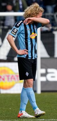 Frust beim SV Waldhof: Jesper Verlaat verarbeitet nach dem Abpfiff die bittere 0:3-Schlappe gegen Eintracht Braunschweig.