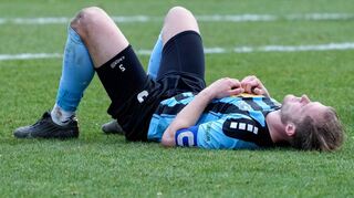 Am Boden: Waldhof-Kapitän Marcel Seegert nach dem 0:3 gegen Braunschweig.