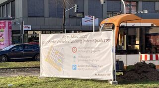 An zwei Stadteingängen sowie an elf Punkten in der Innenstadt (hier am Kaiserring) informiert die Stadt die Verkehrsteilnehmer über die Änderungen.
