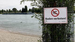 Am Strandbad ist Baden verboten.