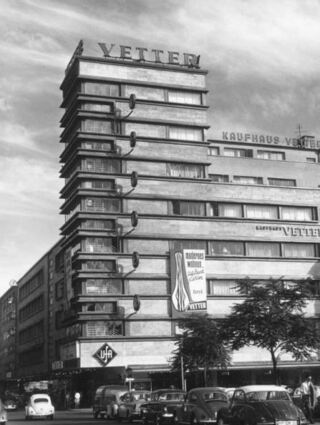 Das ehemalige Kaufhaus Vetter mit dem markanten Turm.