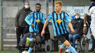 Waldhofs Fridolin Wagner (r., im Hintergrund Joseph Boyamba) könnte gegen Verl wieder in die Startelf rutschen.