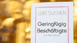 Der Anteil von Minijobs, insbesondere in kleinen Betrieben, nimmt immer mehr zu. Darauf macht der Deutsche Gewerkschaftsbund aufmerksam.