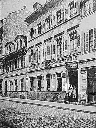 Vor der Zerstörung durch den Zweiten Weltkrieg: die Fassade.