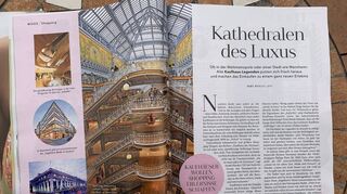 In der aktuellen Ausgabe der Frauenzeitschrift „Brigitte“ wird Engelhorn (zu sehen auf dem kleinen Foto links in der Mitte) in eine Reihe mit zwei der berühmtesten Kaufhäuser der Welt gestellt – dem Berliner KaDeWe und Selfridges in London.