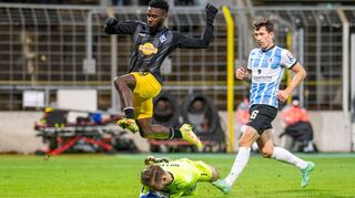 Beim Hinspiel in München kam der SV Waldhof (hier Joseph Boyamba) im vergangenen November zu seinen erhofften Umschaltmomenten und gewann mit 3:1.