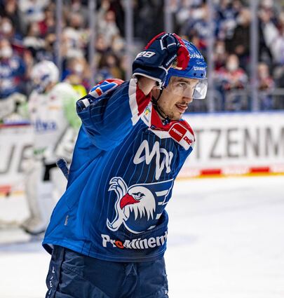 Borna Rendulic sicherte mit seinem Penalty den Adlern den Sieg gegen Bietigheim.