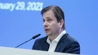 Finanzchef Luka Mucic auf der Jahrespressekonferenz 2021.