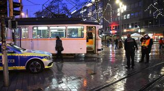 Im Dezember 2021 kollidierte ein E-Scooter-Fahrer in der Mannheimer Innenstadt mit einer Straßenbahn. Die Zahl der Unfälle mit den Elektrorollern nahm insgesamt deutlich zu.