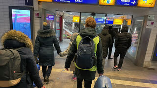 Viele geflüchtete Menschen aus der Ukraine kommen derzeit am Mannheimer Hauptbahnhof an.