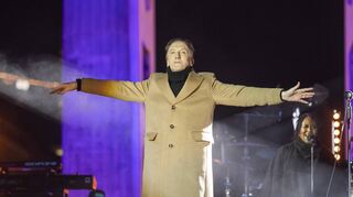 Marius Müller-Westernhagen lieferte mit „Freiheit“ den Höhepunkt der zehnstündigen Solidaritätskundgebung „Sound Of Peace“ am Brandenburger Tor.