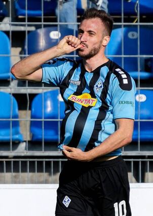 Diese Geste war eindeutig: SVW-Stürmer Pascal Sohm sieht Vaterfreuden entgegen, den Torjubel widmete er seiner Freundin auf der Tribüne.